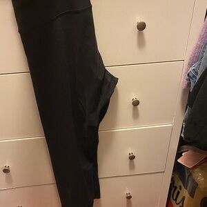 Cropped lululemon leggings black